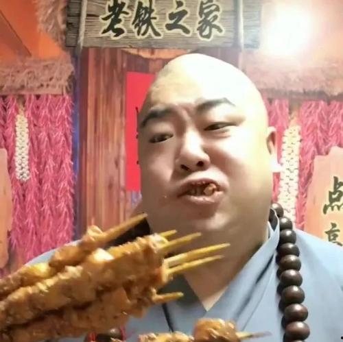 二个和尚吃瓜视频,二和尚共品夏日清凉