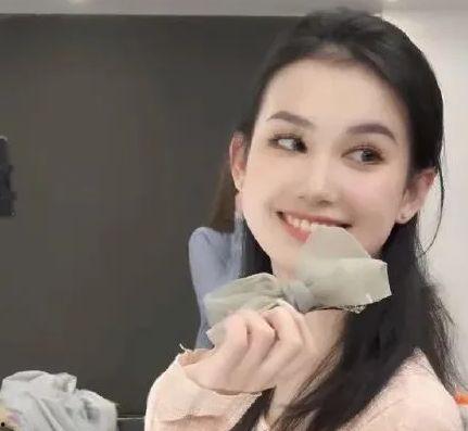 网友吃瓜离婚视频,揭秘明星夫妻离婚内幕