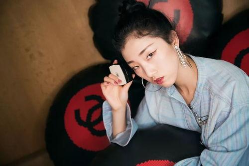 吃瓜少女捂脸视频播放,笑点满满！