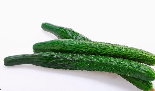 吃小瓜长肉快不快呢视频,吃小瓜真的会长肉吗？揭秘瓜类食物的增肥真相