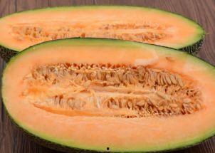 韩国人吃哈密瓜视频,哈密瓜新吃法，引发网友热议