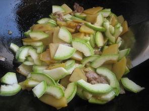 小村民吃角瓜视频,揭秘乡村美食新风尚