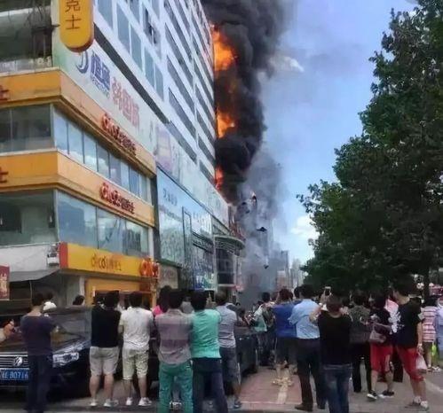 楚雄南屏街吃瓜事件视频,街头冲突一幕引发热议