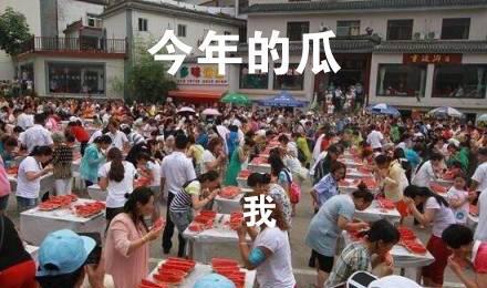 女游客进景区吃瓜视频,瓜田里的文明冲突