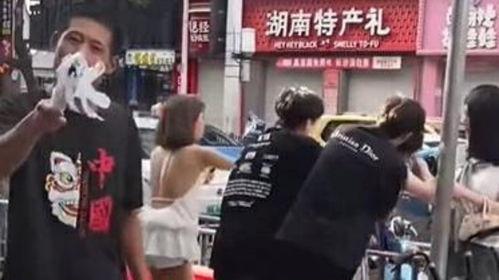 男女拍照吃瓜视频,趣味视频引热议