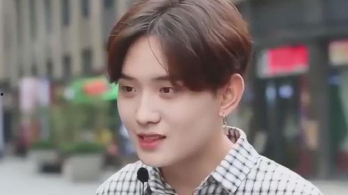 情侣博主吃瓜视频,情侣博主带你揭秘甜蜜瞬间 第2张 情侣博主吃瓜视频,情侣博主带你揭秘甜蜜瞬间 第2张