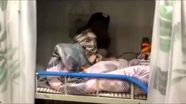 女生宿舍吃瓜吵架视频播放,一场视频引发的宿舍风云  第3张