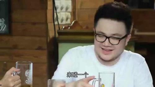 采访路人吃瓜视频下载,路人围观吃瓜视频，揭秘生活百态瞬间